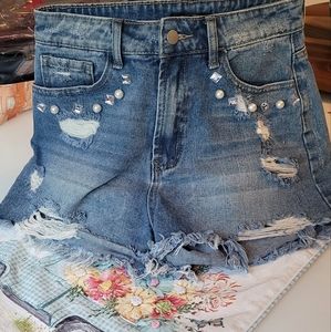 Jean short with pearls
